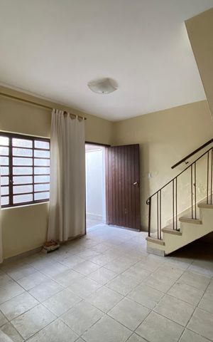 Casa à venda com 326m², 5 quartos e 3 vagas Casa à venda com 326m², 5 quartos e 3 vagasCasa 2 Sala