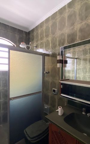 Casa à venda com 326m², 5 quartos e 3 vagas Casa à venda com 326m², 5 quartos e 3 vagasCasa 1 Banheiro