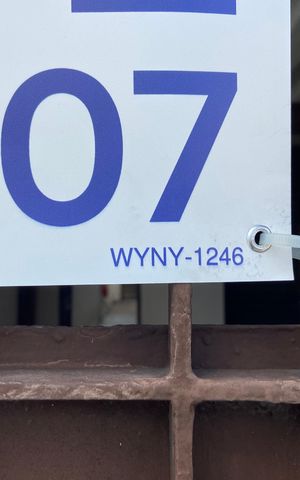 Casa à venda com 326m², 5 quartos e 3 vagas Casa à venda com 326m², 5 quartos e 3 vagasPlaca WYNY-1246