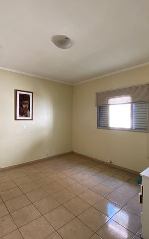 Casa à venda com 326m², 5 quartos e 3 vagas Casa à venda com 326m², 5 quartos e 3 vagasCasa 2 Quarto 2