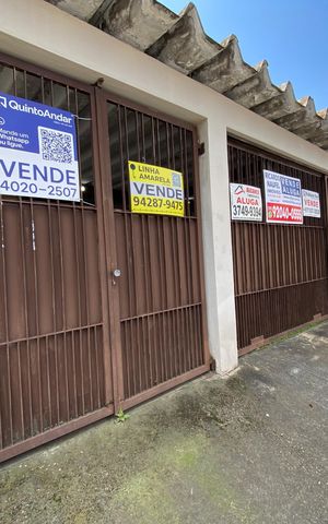 Casa à venda com 326m², 5 quartos e 3 vagas Casa à venda com 326m², 5 quartos e 3 vagasFachada