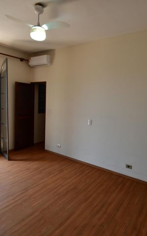 Casa para alugar com 323m², 4 quartos e 6 vagasQuarto 4 - Suíte