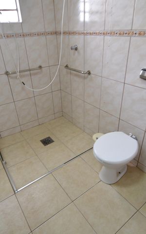 Casa para alugar com 323m², 4 quartos e 6 vagasBanheiro Social