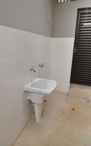 Casa para alugar com 323m², 4 quartos e 6 vagasÁrea de Serviço