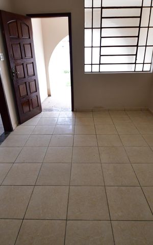 Casa à venda com 119m², 4 quartos e 2 vagasSala
