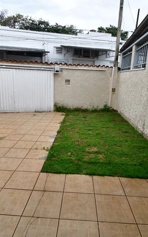 Casa à venda com 119m², 4 quartos e 2 vagasGaragem / Jardim