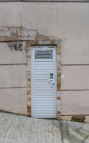 Casa de condomínio à venda com 66m², 2 quartos e 1 vagaFachada