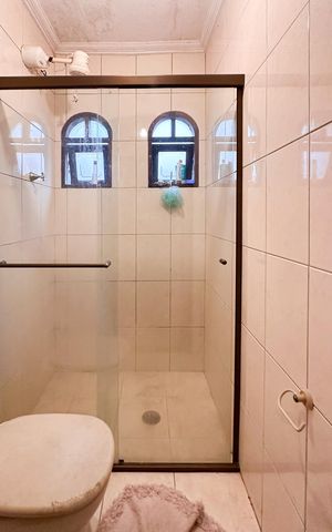 Casa para alugar com 190m², 3 quartos e 2 vagas Casa para alugar com 190m², 3 quartos e 2 vagasBanheiro da Suíte