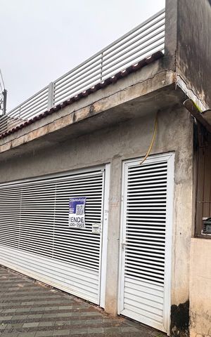Casa para alugar com 190m², 3 quartos e 2 vagas Casa para alugar com 190m², 3 quartos e 2 vagasFachada