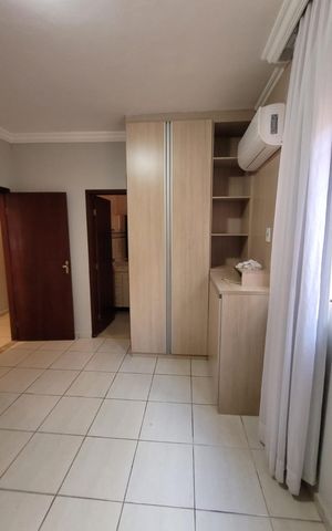 Casa à venda com 220m², 3 quartos e 2 vagas Casa à venda com 220m², 3 quartos e 2 vagasQuarto