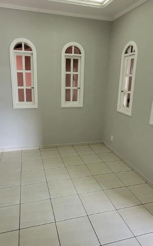 Casa à venda com 220m², 3 quartos e 2 vagas Casa à venda com 220m², 3 quartos e 2 vagasSala