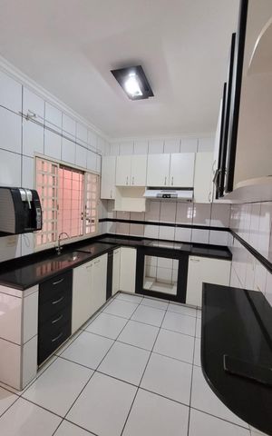 Casa à venda com 220m², 3 quartos e 2 vagas Casa à venda com 220m², 3 quartos e 2 vagasCozinha