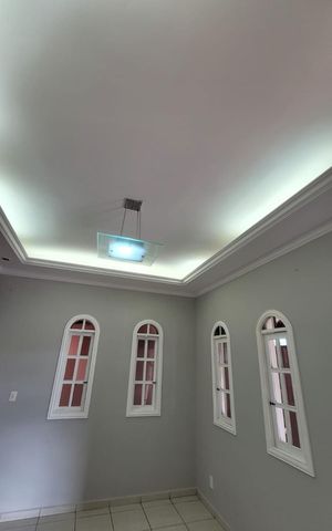 Casa à venda com 220m², 3 quartos e 2 vagas Casa à venda com 220m², 3 quartos e 2 vagasSala