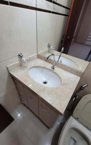 Casa à venda com 220m², 3 quartos e 2 vagas Casa à venda com 220m², 3 quartos e 2 vagasBanheiro
