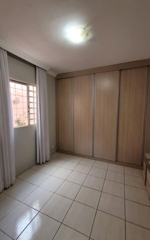Casa à venda com 220m², 3 quartos e 2 vagas Casa à venda com 220m², 3 quartos e 2 vagasQuarto
