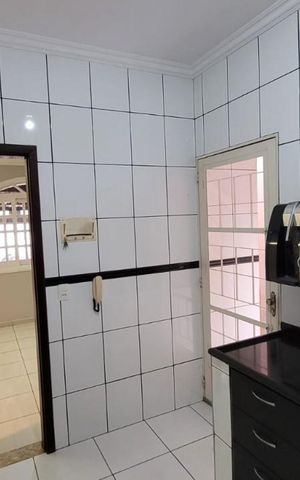 Casa à venda com 220m², 3 quartos e 2 vagas Casa à venda com 220m², 3 quartos e 2 vagasBanheiro