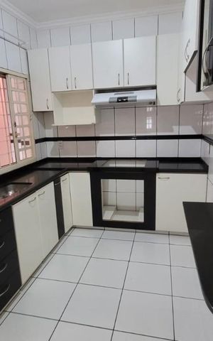 Casa à venda com 220m², 3 quartos e 2 vagas Casa à venda com 220m², 3 quartos e 2 vagasCozinha