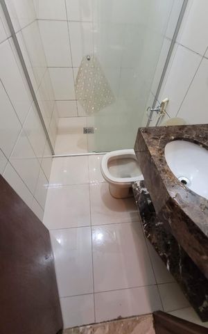 Casa à venda com 220m², 3 quartos e 2 vagas Casa à venda com 220m², 3 quartos e 2 vagasBanheiro