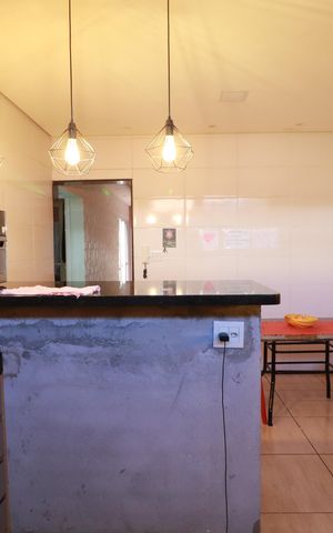 Casa para alugar com 230m², 2 quartos e 2 vagasCozinha 