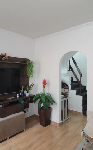 Casa à venda com 58m², 3 quartos e 1 vagaSala