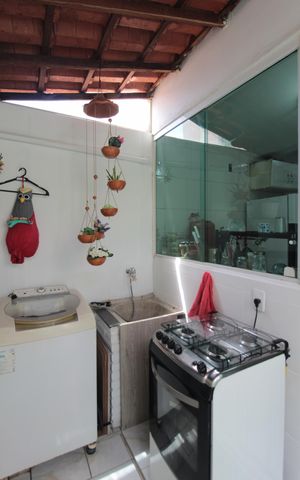 Casa à venda com 58m², 3 quartos e 1 vagaÁrea de Serviço