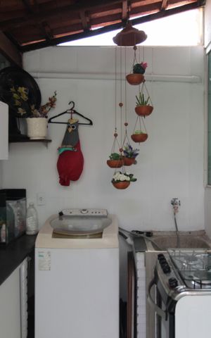 Casa à venda com 58m², 3 quartos e 1 vagaÁrea de Serviço