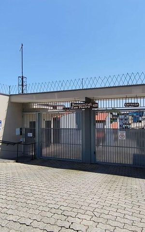 Casa de condomínio para alugar com 100m², 2 quartos e 2 vagas Casa de condomínio para alugar com 100m², 2 quartos e 2 vagasFachada