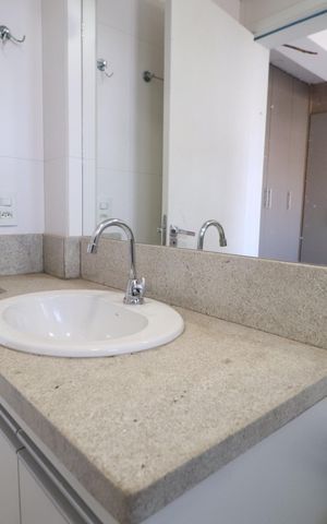 Apartamento para alugar com 240m², 4 quartos e 3 vagasBanheiro do Quarto 1