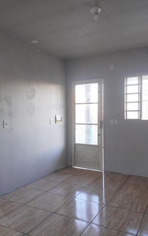 Casa à venda com 56m², 2 quartos e 1 vagaSala/Cozinha