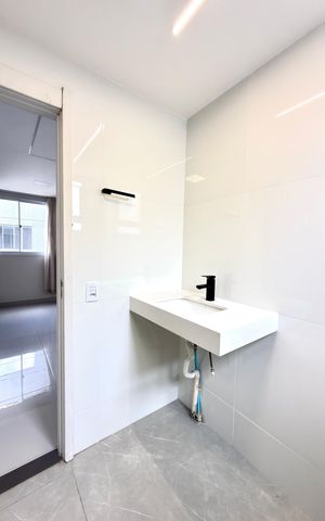 Apartamento à venda com 45m², 2 quartos e 1 vaga Apartamento à venda com 45m², 2 quartos e 1 vagaBanheiro Social