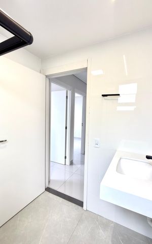 Apartamento à venda com 45m², 2 quartos e 1 vaga Apartamento à venda com 45m², 2 quartos e 1 vagaBanheiro Social