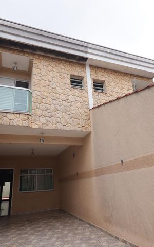 Casa à venda com 120m², 3 quartos e 2 vagasFachada