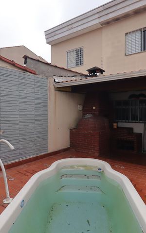 Casa à venda com 120m², 3 quartos e 2 vagasPiscina