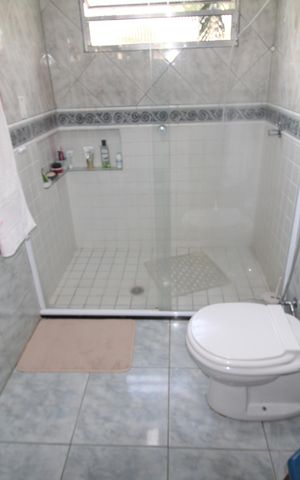 Casa à venda com 210m², 4 quartos e 4 vagasBanheiro 1