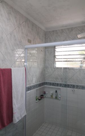 Casa à venda com 210m², 4 quartos e 4 vagasBanheiro 2