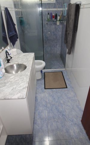 Casa à venda com 210m², 4 quartos e 4 vagasBanheiro 2