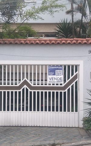 Casa à venda com 210m², 4 quartos e 4 vagas Casa à venda com 210m², 4 quartos e 4 vagasFachada