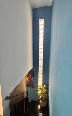 Casa de condomínio à venda com 70m², 2 quartos e 2 vagas Casa de condomínio à venda com 70m², 2 quartos e 2 vagasEscada