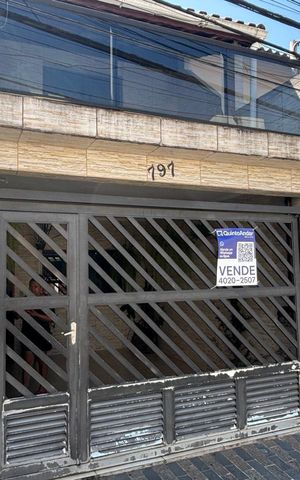 Casa para alugar com 97m², 2 quartos e 2 vagas Casa para alugar com 97m², 2 quartos e 2 vagasFachada