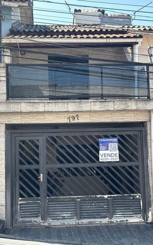 Casa para alugar com 97m², 2 quartos e 2 vagas Casa para alugar com 97m², 2 quartos e 2 vagasFachada