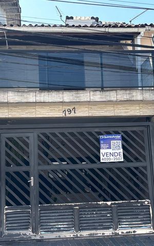 Casa para alugar com 97m², 2 quartos e 2 vagas Casa para alugar com 97m², 2 quartos e 2 vagasFachada
