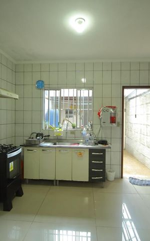Casa para alugar com 97m², 2 quartos e 2 vagasCozinha 