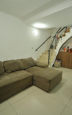 Casa para alugar com 97m², 2 quartos e 2 vagasSala