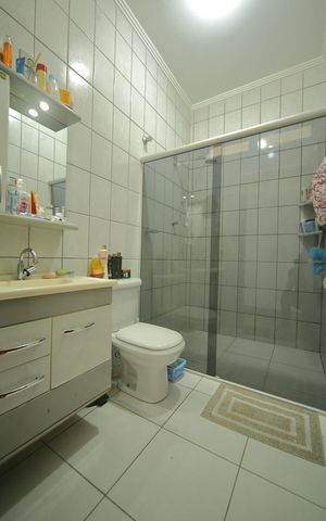 Casa para alugar com 97m², 2 quartos e 2 vagasBanheiro 