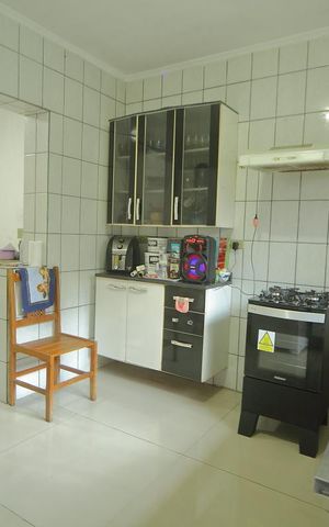 Casa para alugar com 97m², 2 quartos e 2 vagasCozinha 