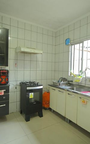 Casa para alugar com 97m², 2 quartos e 2 vagasCozinha 