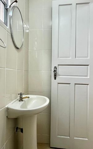 Casa para alugar com 105m², 2 quartos e 1 vaga Casa para alugar com 105m², 2 quartos e 1 vagaBanheiro Social