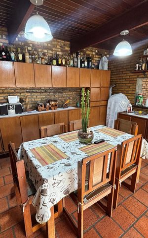 Casa à venda com 390m², 4 quartos e 4 vagas Casa à venda com 390m², 4 quartos e 4 vagasChurrasqueira