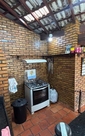 Casa à venda com 390m², 4 quartos e 4 vagas Casa à venda com 390m², 4 quartos e 4 vagasChurrasqueira