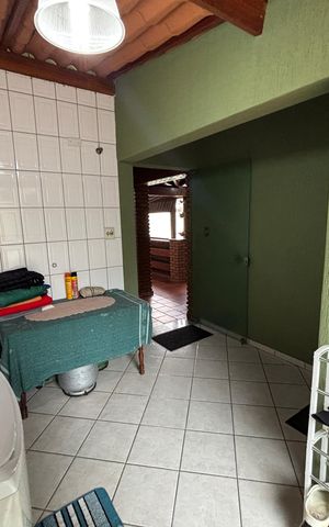 Casa à venda com 390m², 4 quartos e 4 vagas Casa à venda com 390m², 4 quartos e 4 vagasÁrea de Serviço